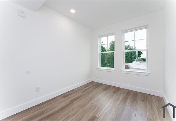 2nd image of 2230 Nicholson St SE #5