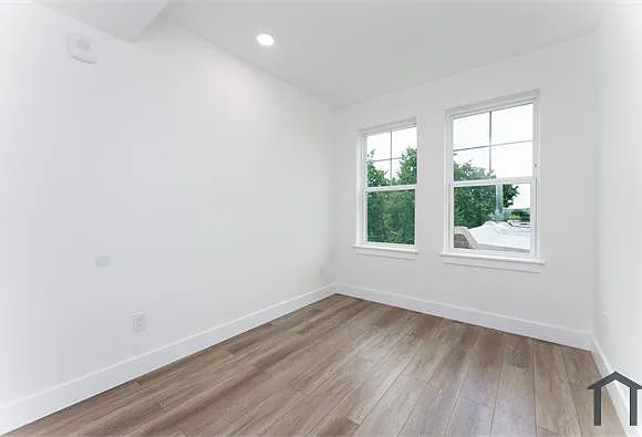 2230 Nicholson St SE #5 — Photo 2