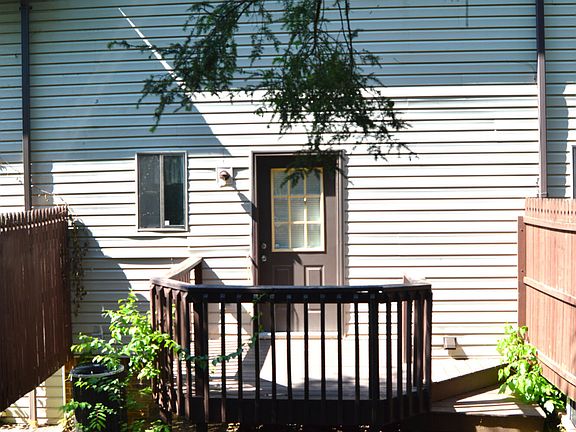 3rd image of 105 Autumn Creek Ln