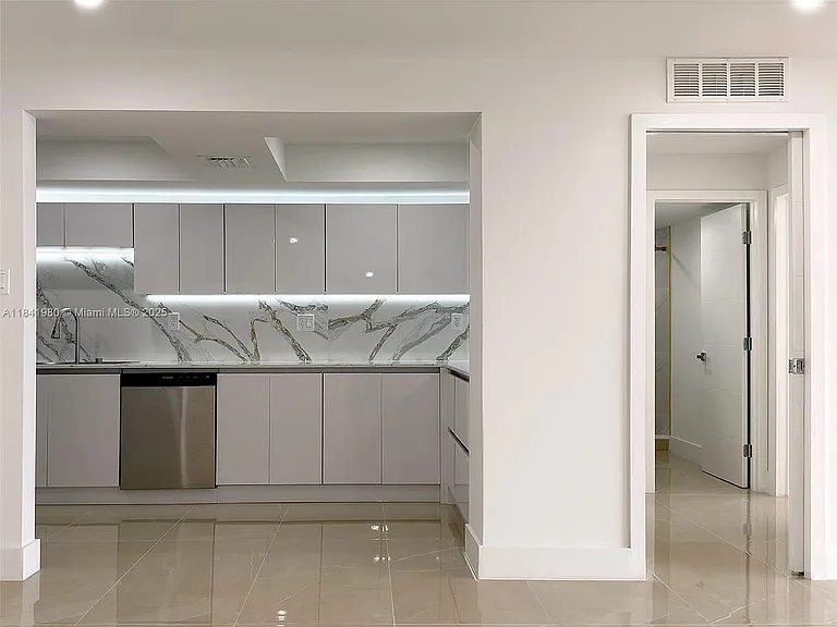 18071 Biscayne Blvd #1202 — Photo 4