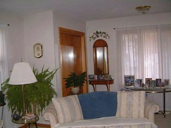4th image of 842 Wylie Ave
