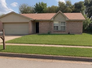 208 Nettletree St, Arlington, TX 76018