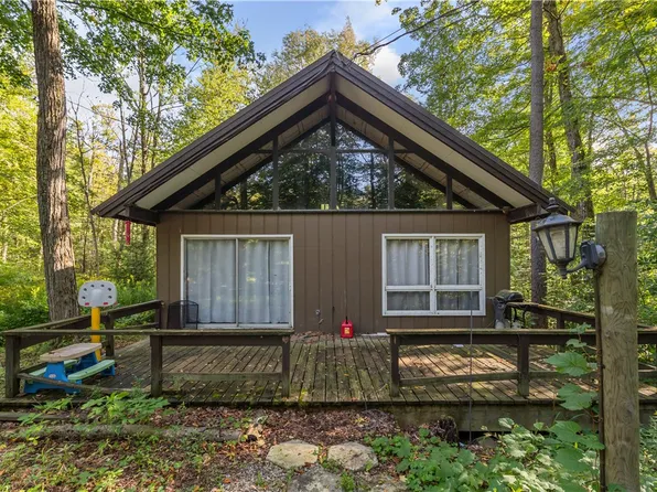 22 Meadowlark Ln, Warsaw, NY 14569