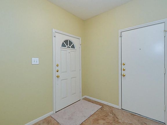 4th image of 131 Willowwood Cir