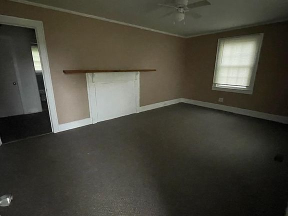 4th image of 818 Walnut St