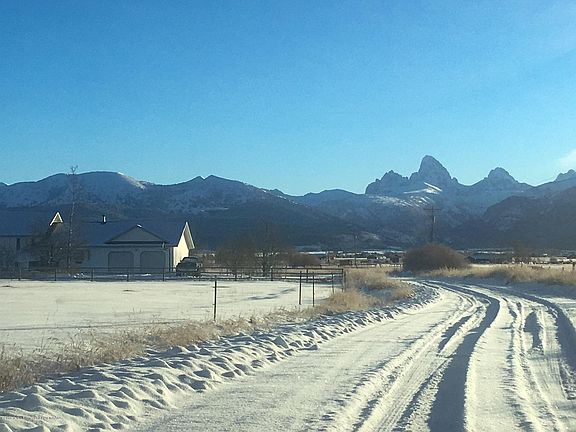 4th image of 3395 N Highway 33
