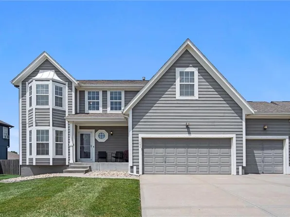 1202 SW Nagona Ln, Lees Summit, MO 64082