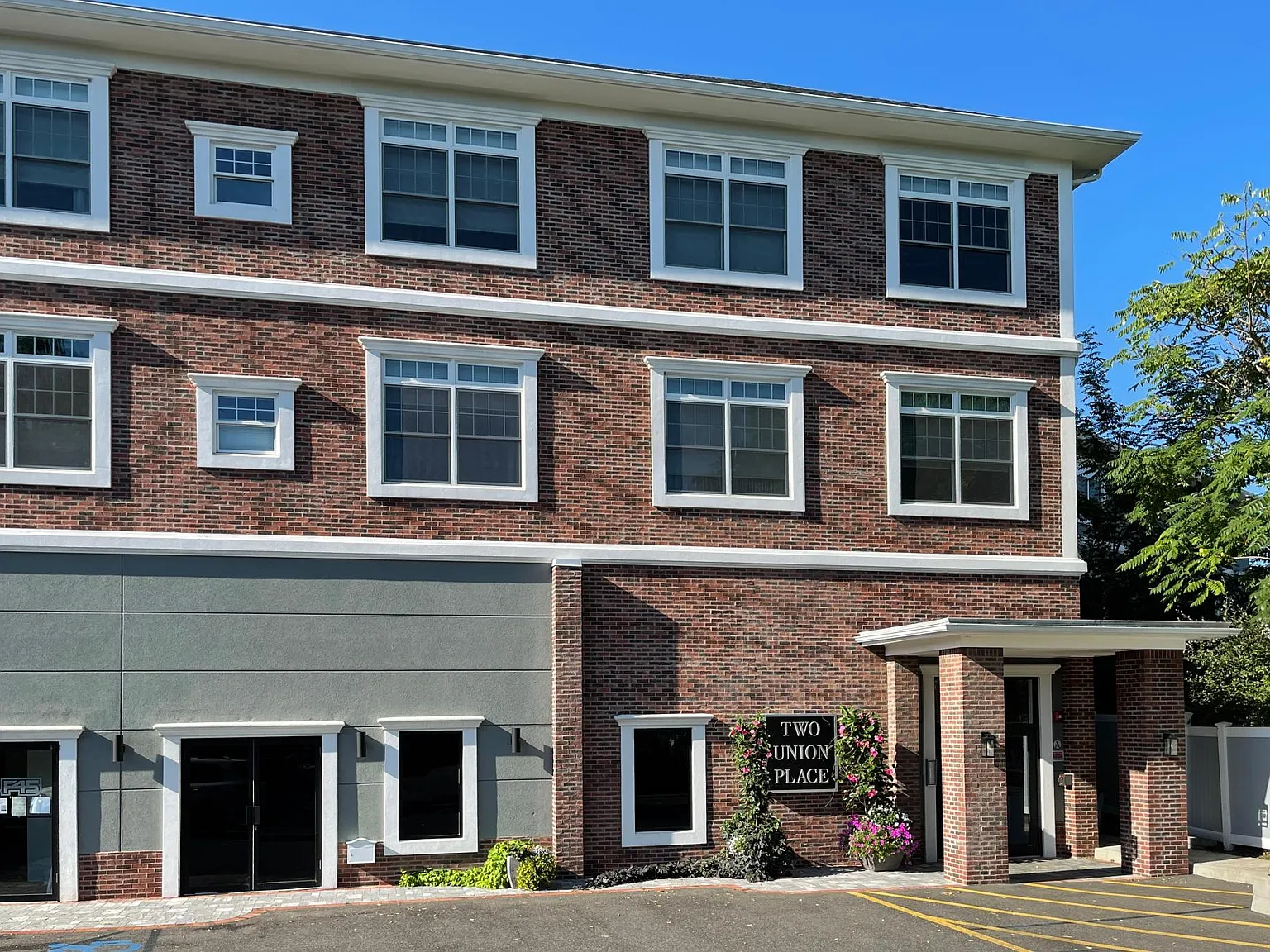 Fairfield Metro at Huntington Village — Photo 3