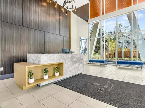 200 Klahanie Ct #1401, West Vancouver, BC V7P 3P5