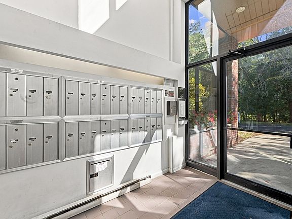 5th image of 12 Ledgewood Way APT 21