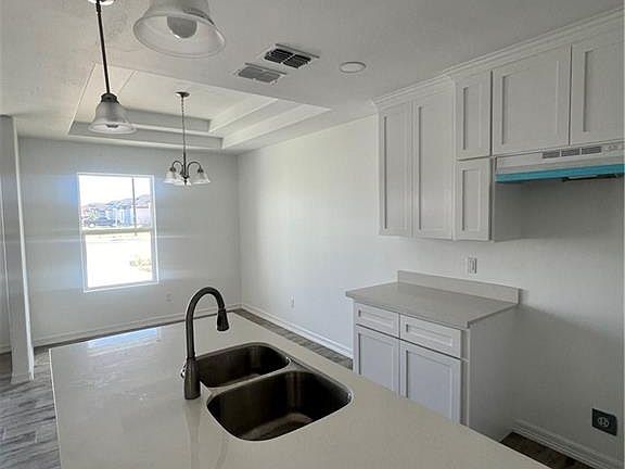 3rd image of 124 Spanish Oak Dr