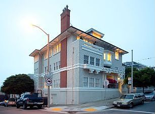 :: 2686 Union Street
