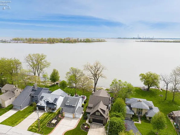 3205 Confederate Dr, Lakeside Marblehead, OH 43440