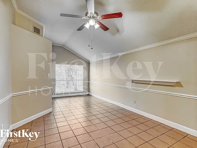 18614 Seaton Dr — Photo 12