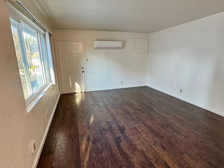 3222 2nd Ave — Photo 3