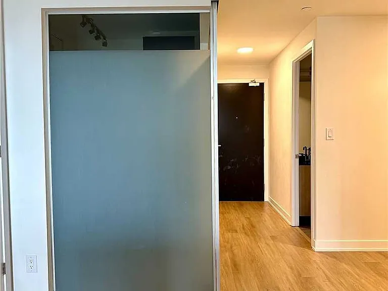430 Roncesvalles Ave #409 — Photo 8