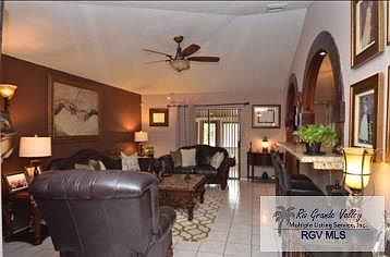 3rd image of 1015 Pasadero Dr