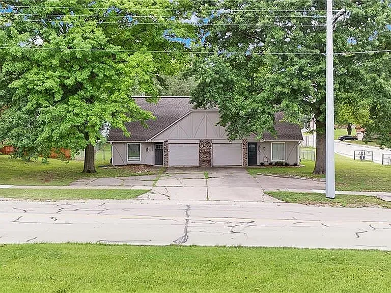 406 NE Independence Ave #A — Photo 1