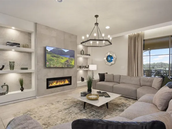 2321 Luxor Dr, Kissimmee, FL 34747