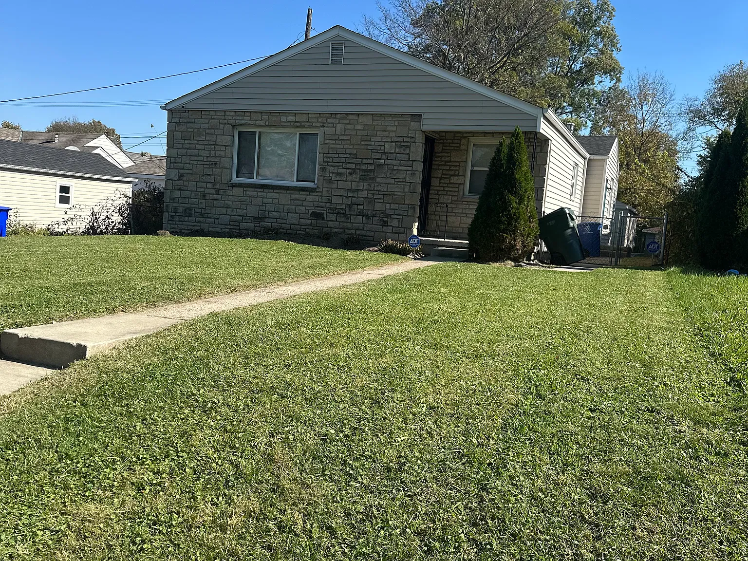 3 bed, 1.5 bath, 1290 sqft, $1,650 — Photo 3