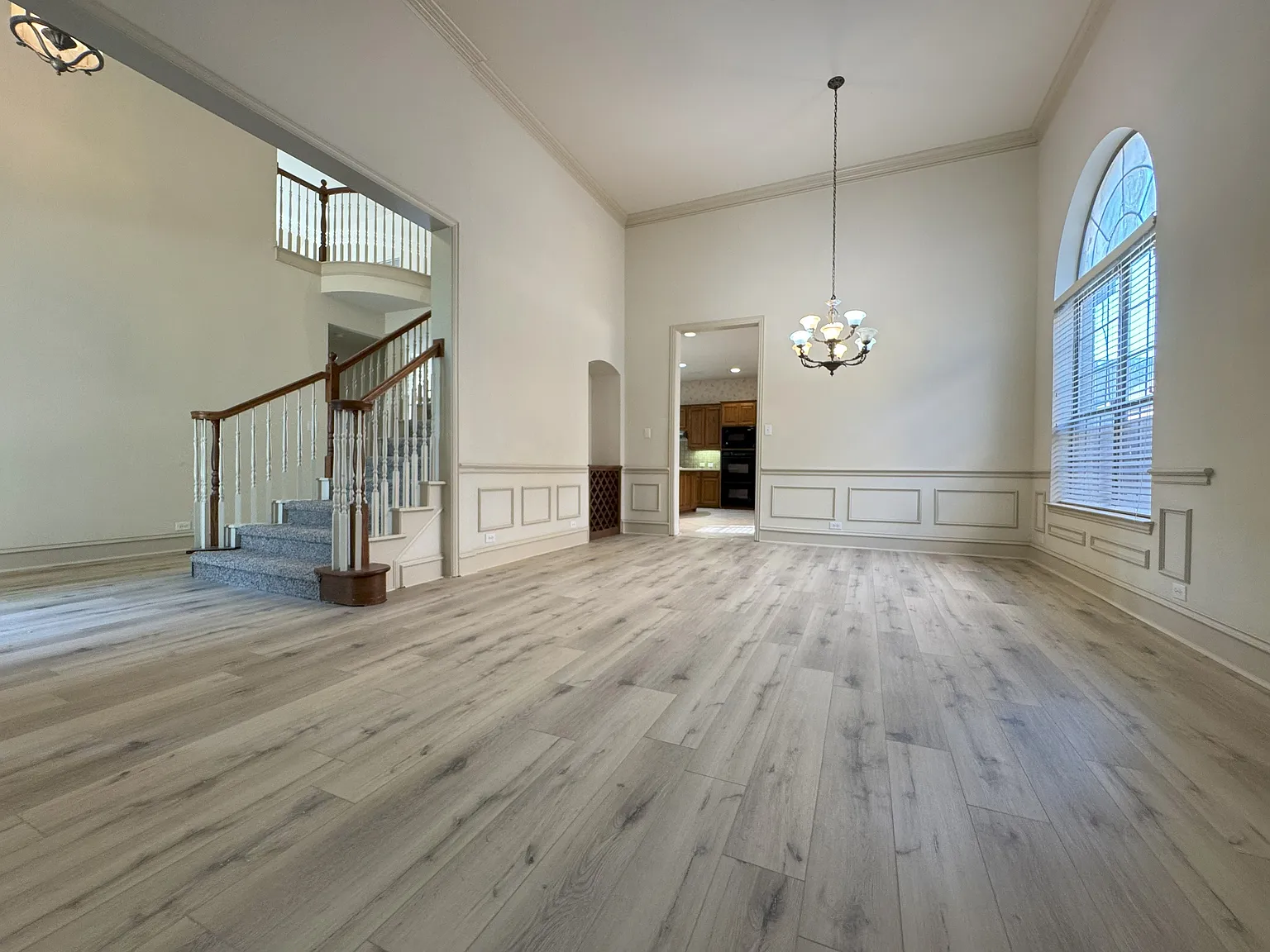 4 bed, 3.5 bath, 3732 sqft, $3,495 — Photo 3
