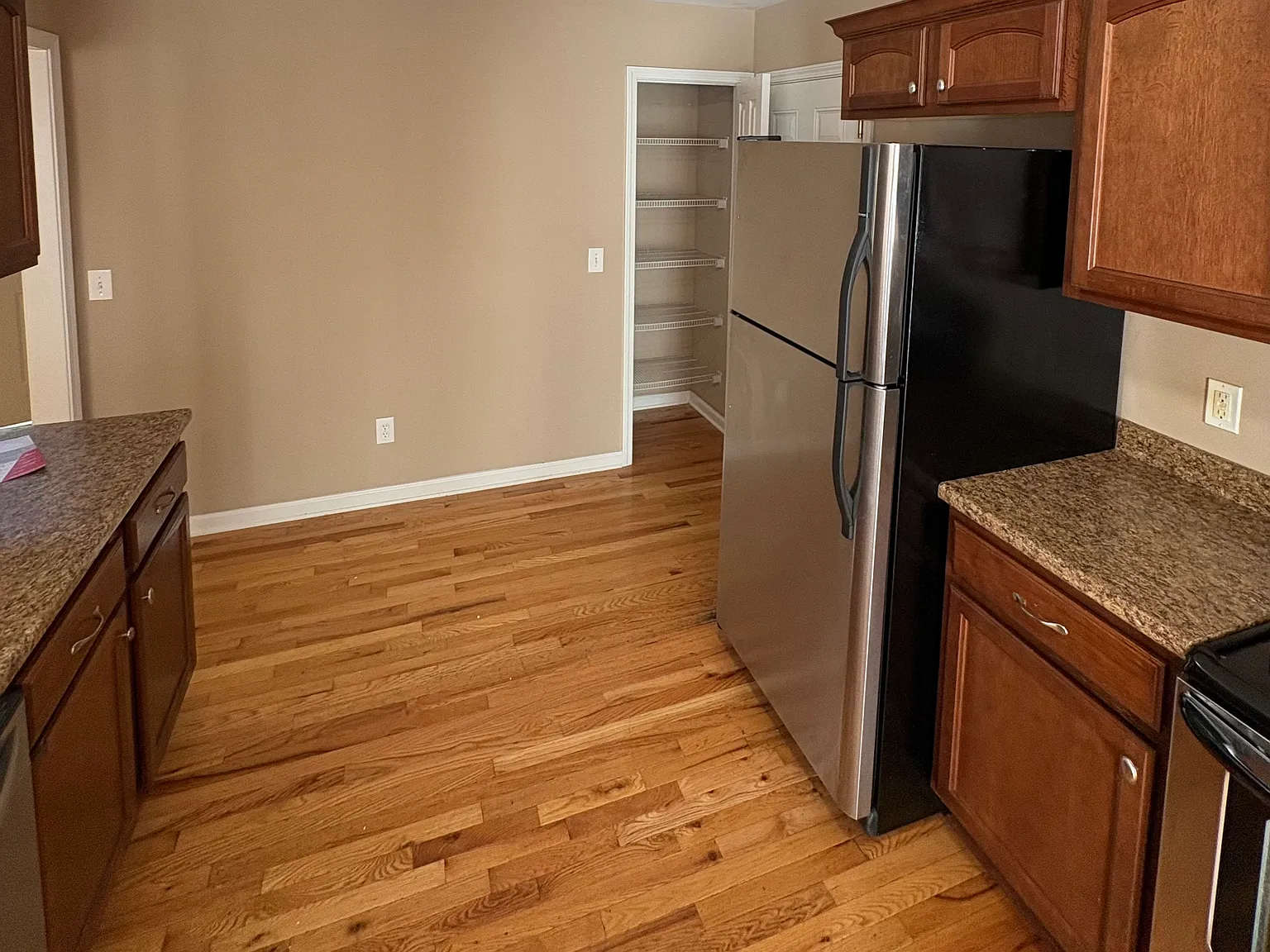3 bed, 2.5 bath, 1275 sqft, $2,350 — Photo 4