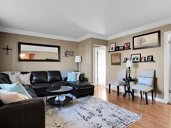 5th image of 18569 Martin Pl