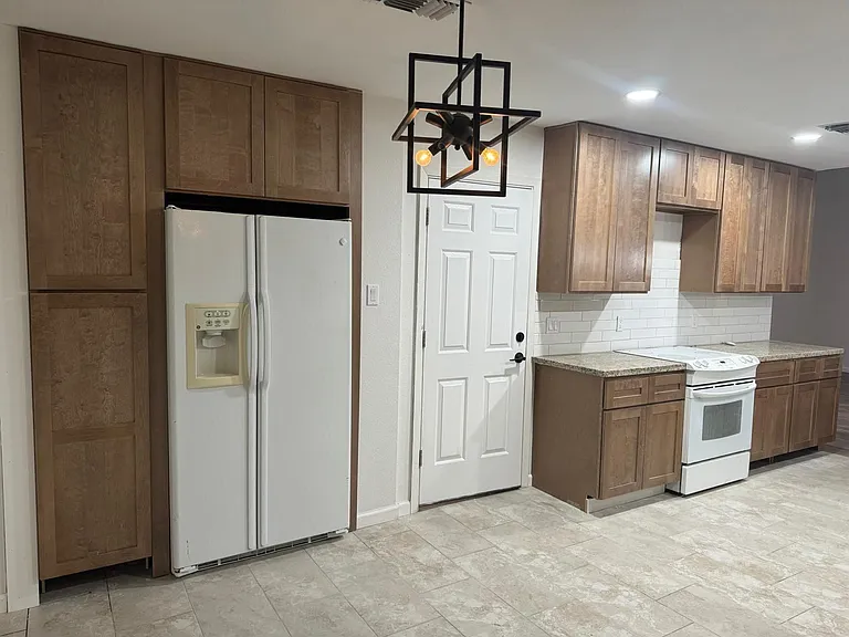 431 Evergreen Dr — Photo 3