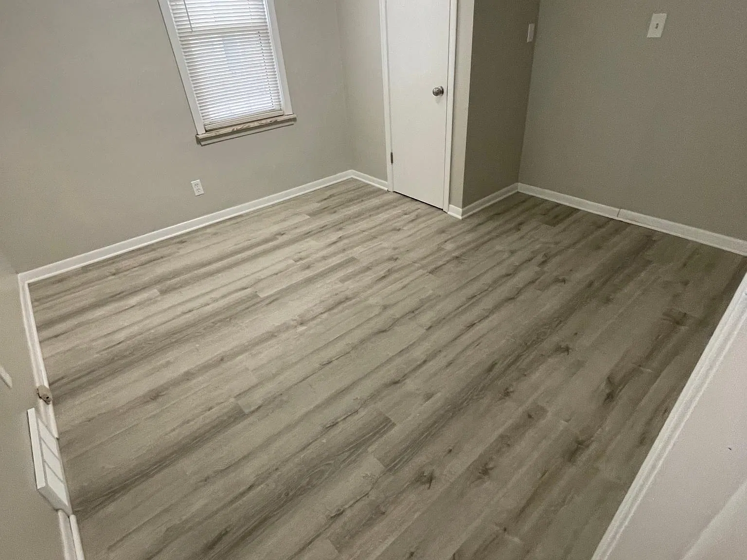 3 bed, 984 sqft, $1,450 — Photo 2
