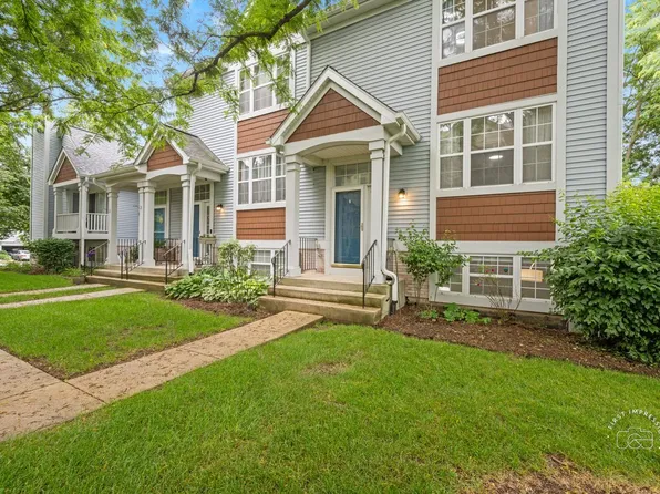 1616 Orchard Ct, West Chicago, IL 60185