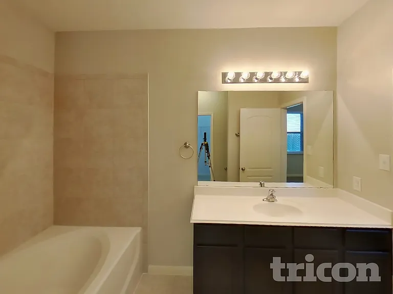 185 Kennedy Dr — Photo 9