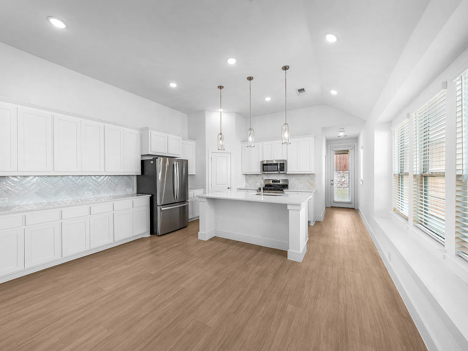 3 bed, 1618 sqft, $1,950 — Photo 3