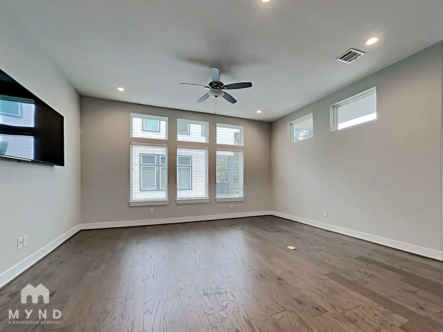 3 bed, 3.5 bath, 1819 sqft, $2,480 — Photo 3