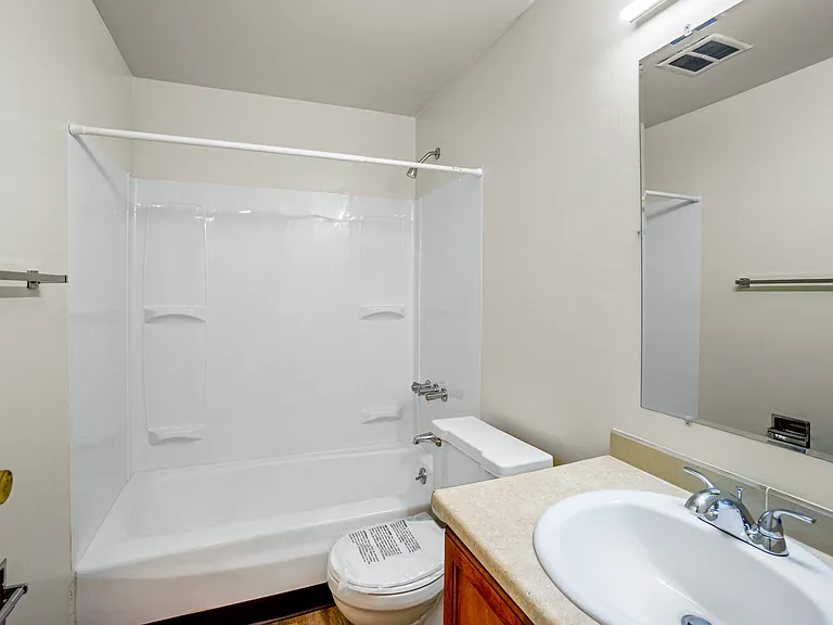Clay Court Apartments — Photo 39