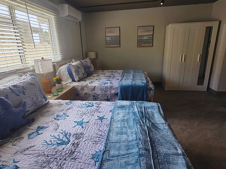 Spacious room with large closet and bath & beach towels