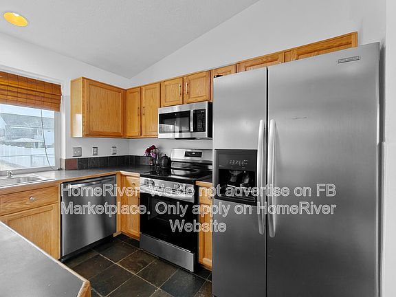 3rd image of 1418 E Grassland Ct