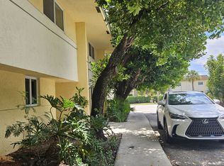 245 NW 19th St, Boca Raton, FL 33432