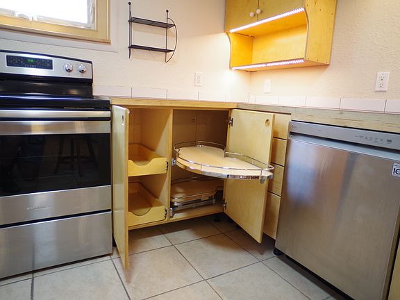 European Hidden Corner "Lazy Susan" - Garden Level Unit