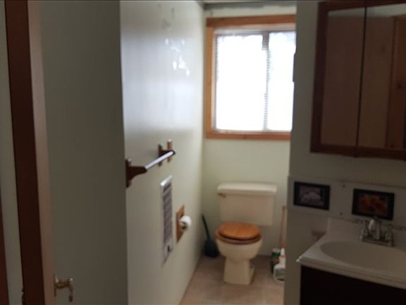 4th image of 1572 Newport Dr #1