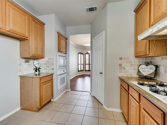 5th image of 2313 Killarney Dr