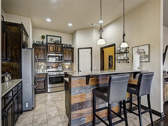 5th image of 729 Christian Ln