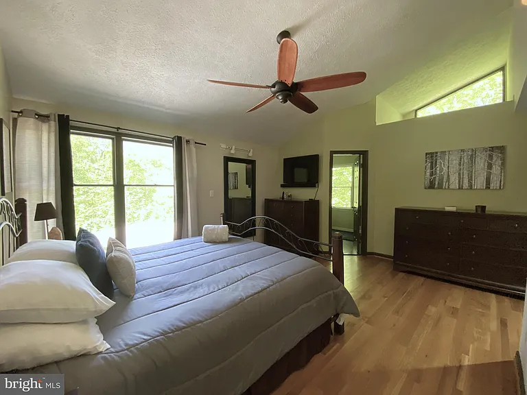 1251 Hinton Dr — Photo 34