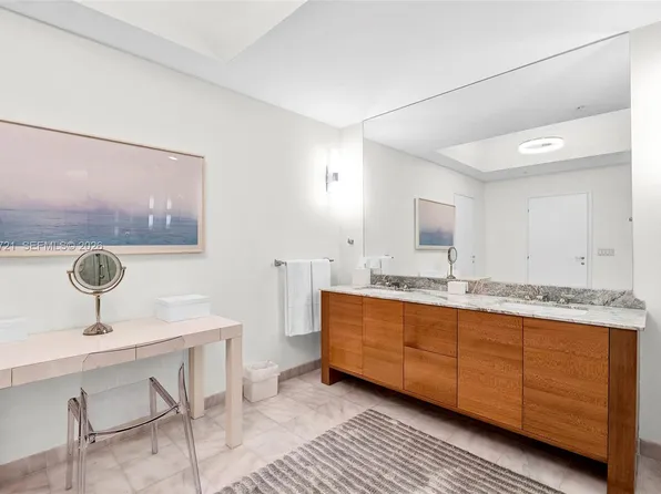 50 S Pointe Dr, Miami Beach, FL