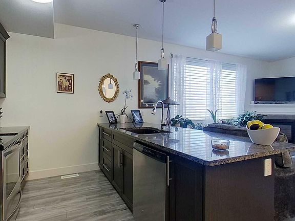 3rd image of 605 6th Ave SE #101