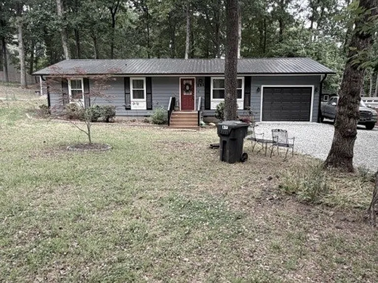 111 Cheshire Dr — Photo 1