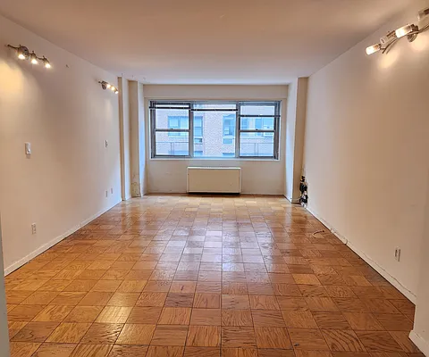 Rented by Yoram Adin, LREB | media 10