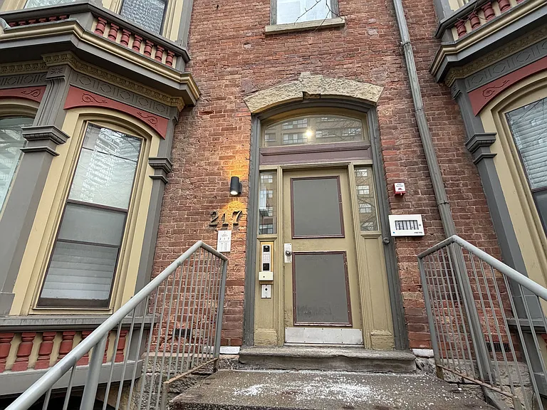 217 Jarvis St #5 — Photo 1