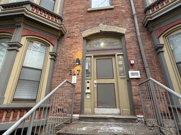 217 Jarvis St #5, Toronto, ON M5B 2C1