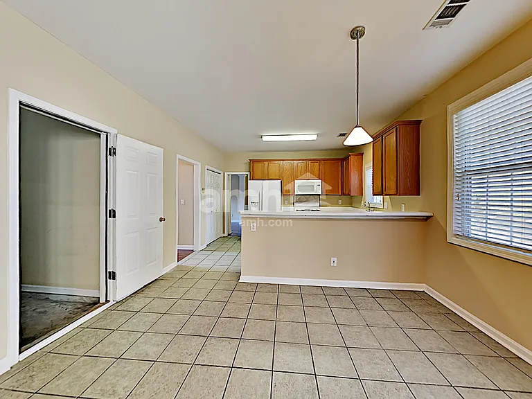 1852 Clear Springs Ln — Photo 7