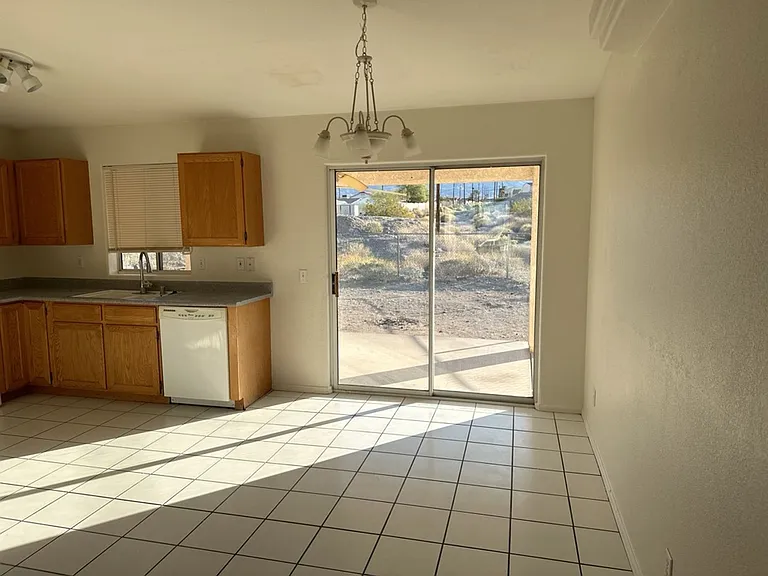 1340 Garvey Dr — Photo 7